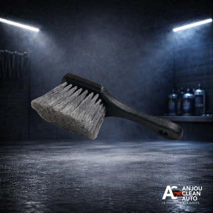 Brosse à Pneus Voiture – Poils Robustes & Manche Ergonomique | VibeAuto