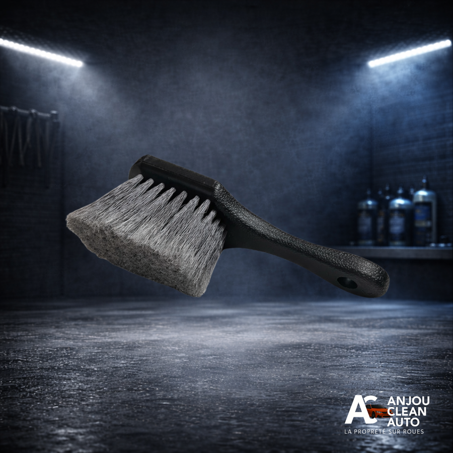 Brosse à Pneus Voiture – Poils Robustes & Manche Ergonomique | VibeAuto